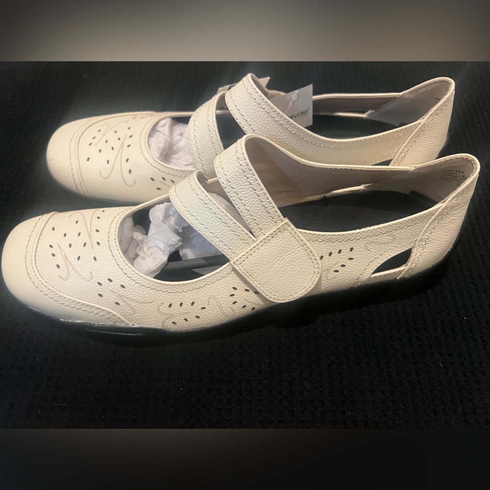 NWT-Ros Hommerson Chelsea Silver Leather Mary Jane Flats Womens Shoes Sz 9 (N)